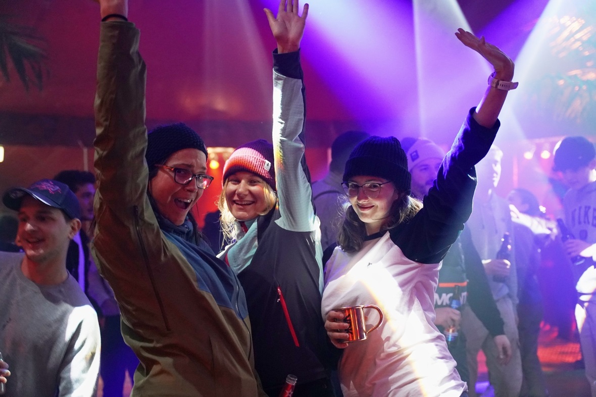 Nach dem Konzert ging die Party zwischen Konzert-Zelt und Tipi weiter.