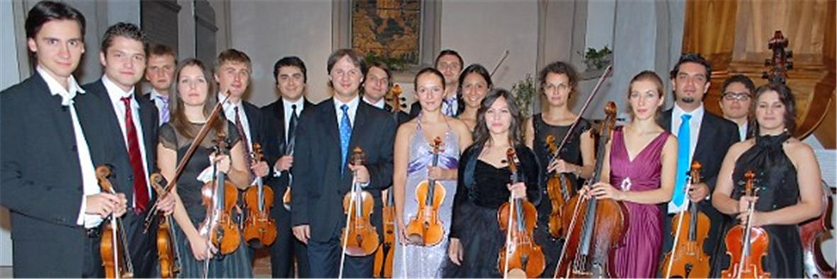 Nach dem Konzert zum Gruppenbild vereint: Menuhin Academy Soloists.
