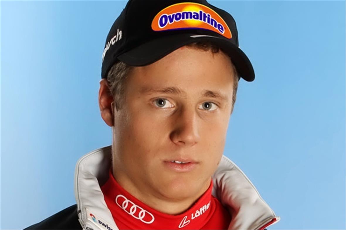 Nach den Schweizer Juniorinnen dürfen sich auch die Junioren über eine Medaille am ersten WM-Rennen freuen: Nils Mani – Abfahrts-Dritter an der JWM 2012 – setzte sich am Massif de Charlevoix gegen seine Konkurrenten durch und beschert dem Swisscom Junior Team Gold.http://www.swiss-ski.ch/typo3temp/pics/865e2d81c2.jpgFlower Ceremony am Massif de Charlevoix: Nils Mani wird Junioren-Weltmeister in der Abfahrt, Silber geht an den Österreicher Thomas Mayrpeter (AUT)), Bronze an den Franzosen Valentin Giraud Moine.