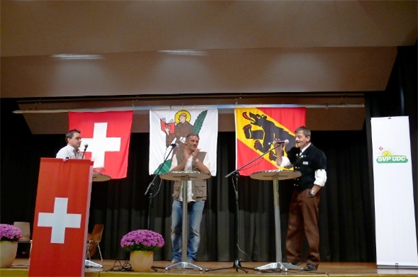 Nach seinem Vortag über die Idee-Schweiz stellte sich Oskar Freysinger (Mitte) den kniffligen Fragen seiner Parteikollegen.