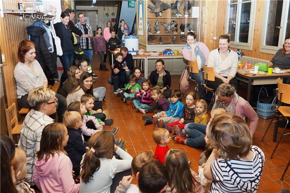 Nachdem jeweils auf eine Zahl gezählt wurde, wurden den Eltern die Kita-Lieder mit Freude präsentiert.