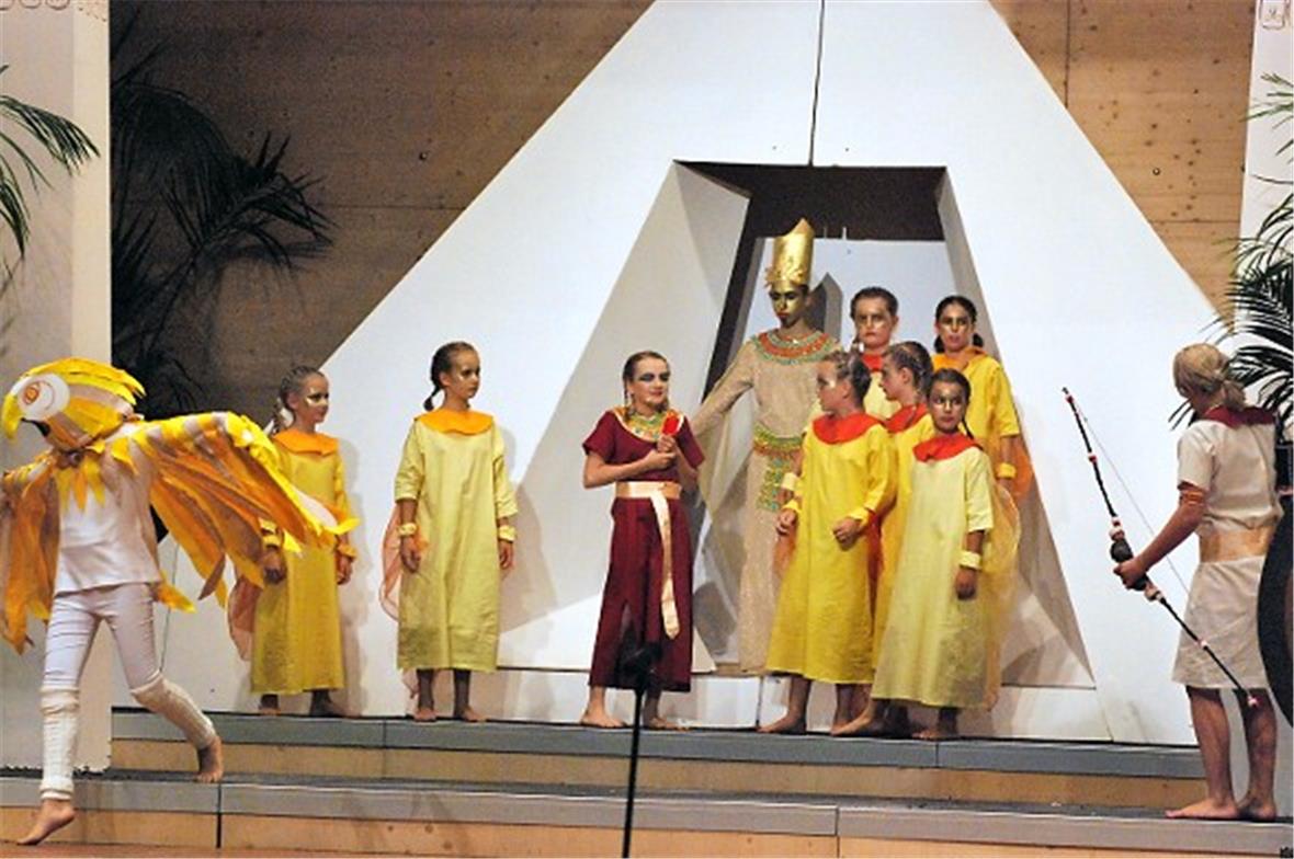 Nadine wird mit dem Zauberstein vom Tod zum Leben erweckt und kann wieder zu Nad...