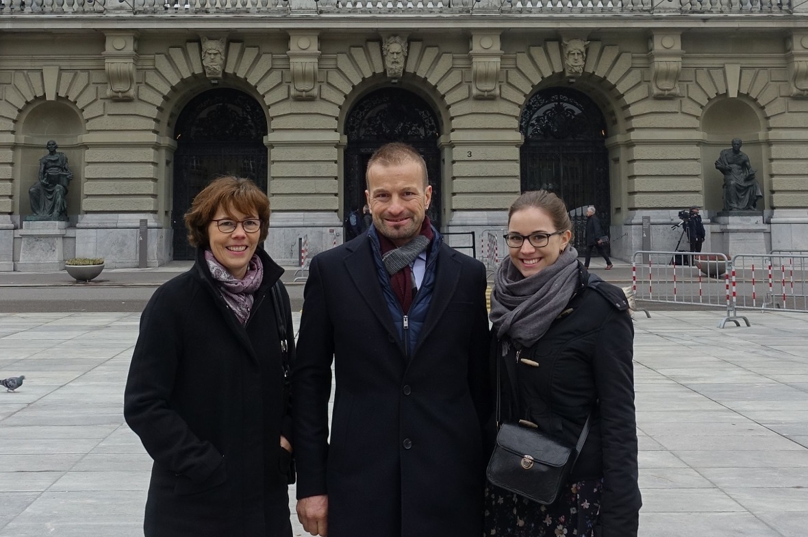Spannende Zugreise in die politische Zukunft von Nationalrat Andy Gafner Nationalrat Andy Gafner wurde von Ehefrau Käthi und Tochter Carina begleitet.