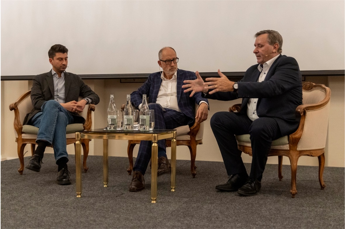 Nationalrat Fabian Molina (SP), Moderator Reto Brennwald und Ständerat Werner Sa...