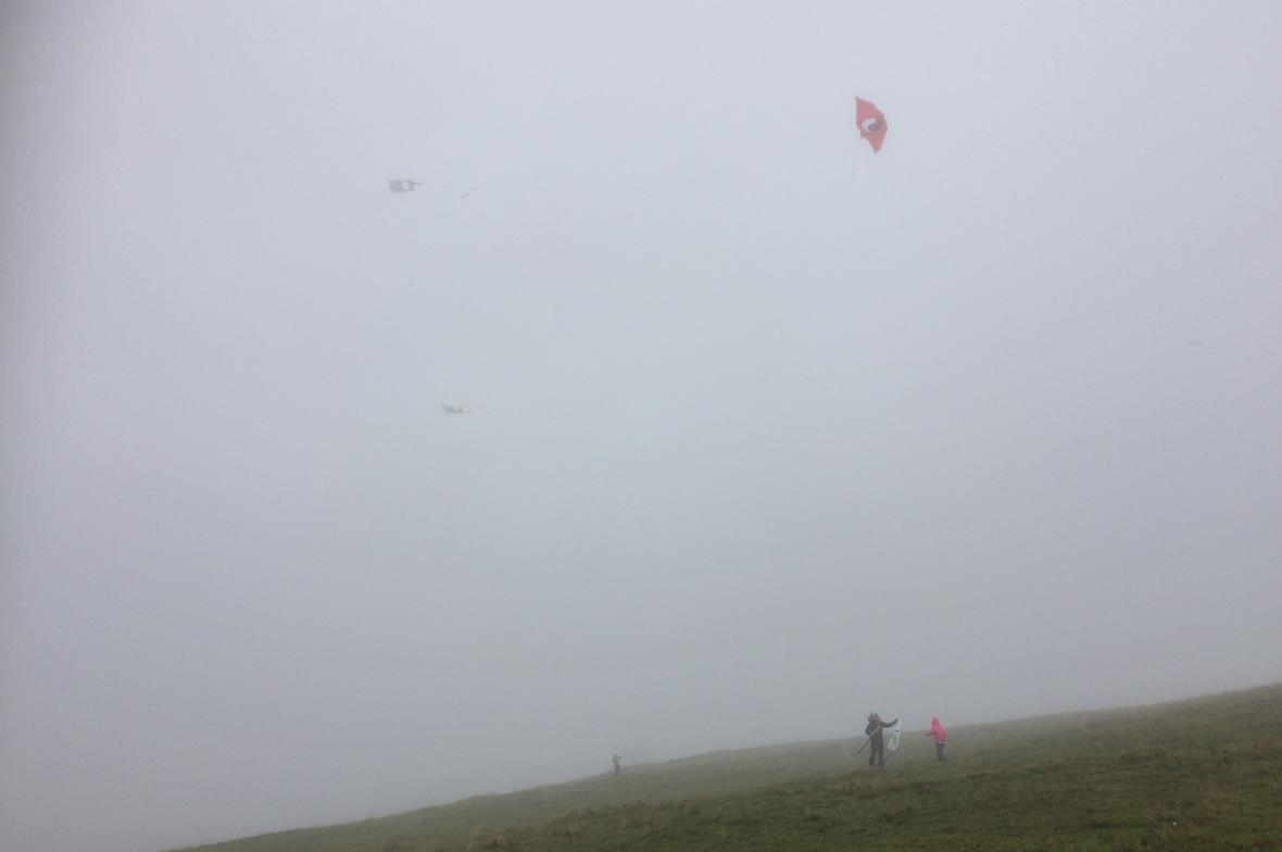 Nebel, Regen und magisch glückliche Stimmung. Der Drachenflugtag hat den Hüslibe...
