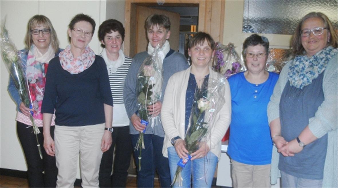 Neue und alte Vorstandsmitglieder: Esther Stryffeler (neu), Margrit Durand und Martha Salzmann (Austritt), Claudia Streun und Jenny Sterchi (neu), Ruth Nobs (austretende Präsidentin) und Claudia Gautschi (neue Präsidentin).