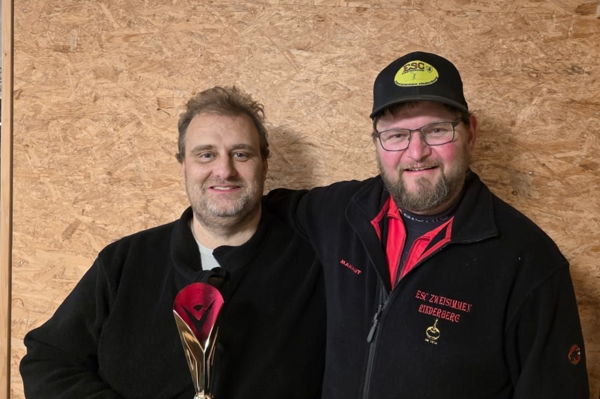 Neuer Clubmeister: Thomas Hiltbrand mit seinem Finalkontrahenten Heinz Knöri.