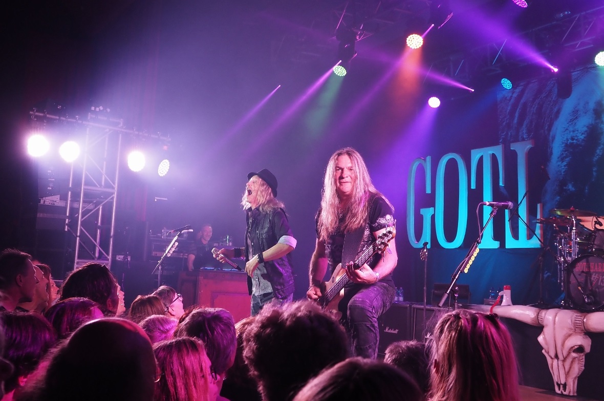 Nic Maeder und Marc Lynn beim Gotthard-Konzert im Lötschbergsaal Spiez.