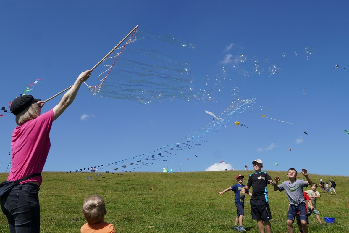 Nicht nur Drachen wurden in die Luft gebracht: Seifenblasen sorgten für Abwechsl...