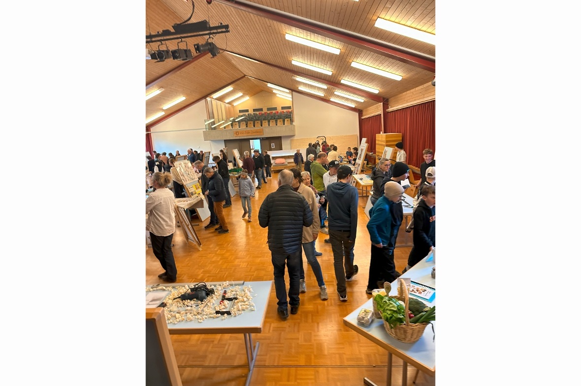 Nicht nur die Familien der Aussteller waren gekommen, um die Abschlussprojekte z...