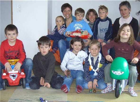 Nicht zuletzt für ihre Kinder machen sich Christina Bittig, Gaby Schmocker und Cornelia Gempeler für eine Beteiligung am Lenker Erlebnisbad stark.