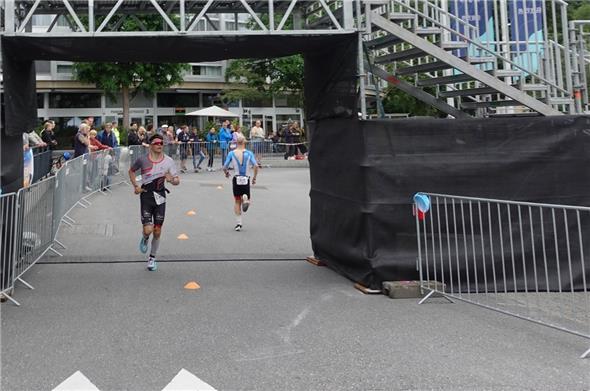 Nicola Buchs auf der abschliessenden Marathonstrecke in Thun unterwegs.