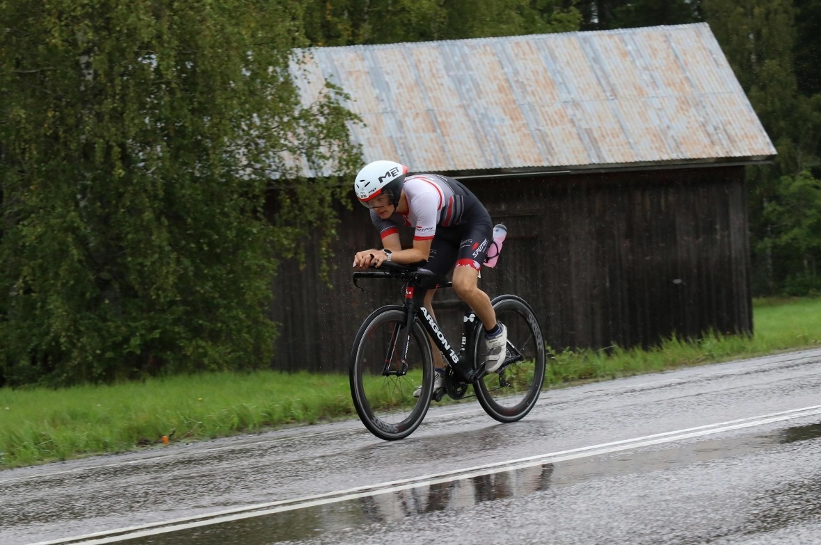 Der Jugendförderpreis 2024 ging an den Lenker Triathleten Nicola Buchs Nicola Buchs trainiert bei jedem Wetter.