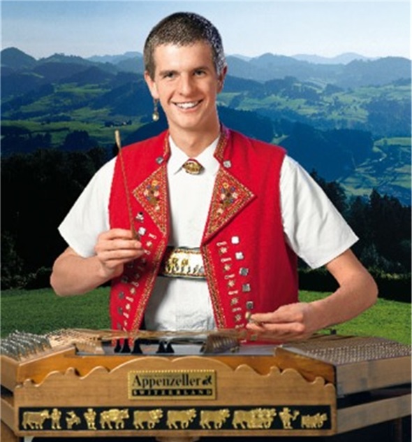 Nicolas Senn kommt am 16. April per TV zu uns in die Stube und spielt am 17. April live in der katholischen Kirche in Zweisimmen.