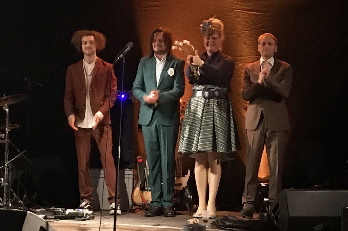 Nicole Bernegger und Band verabschieden sich vom Lenker Publikum.