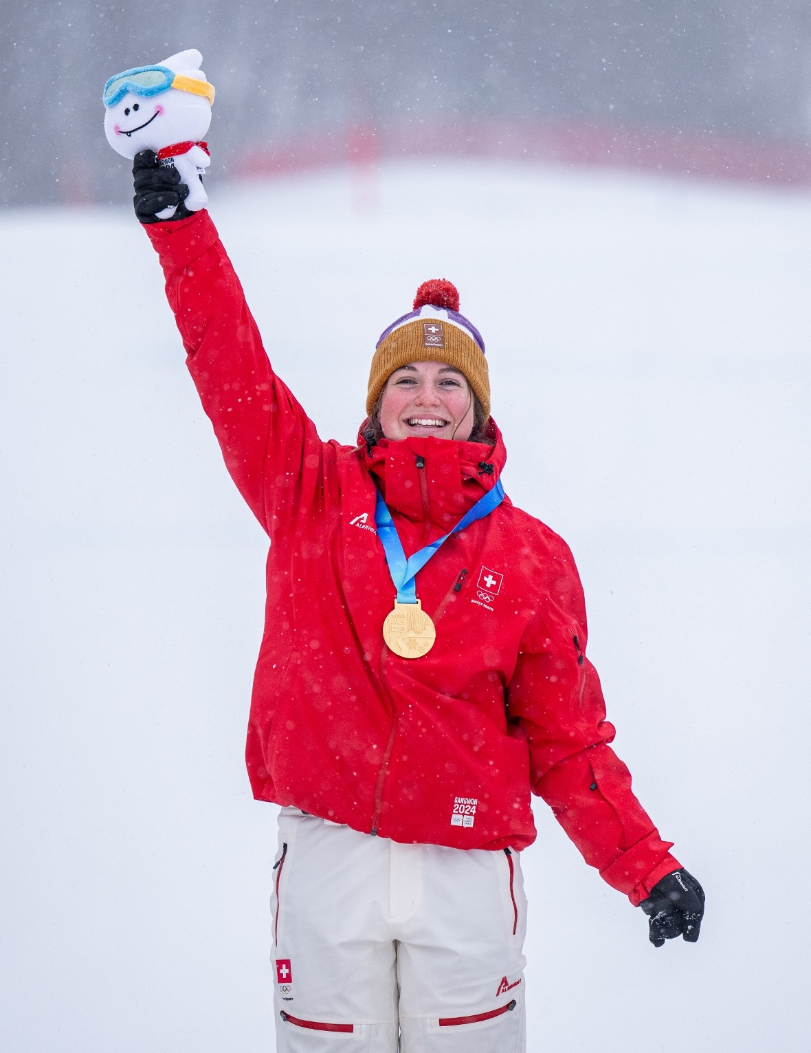 Noémie Wiedmer bei der Siegerehrung. 