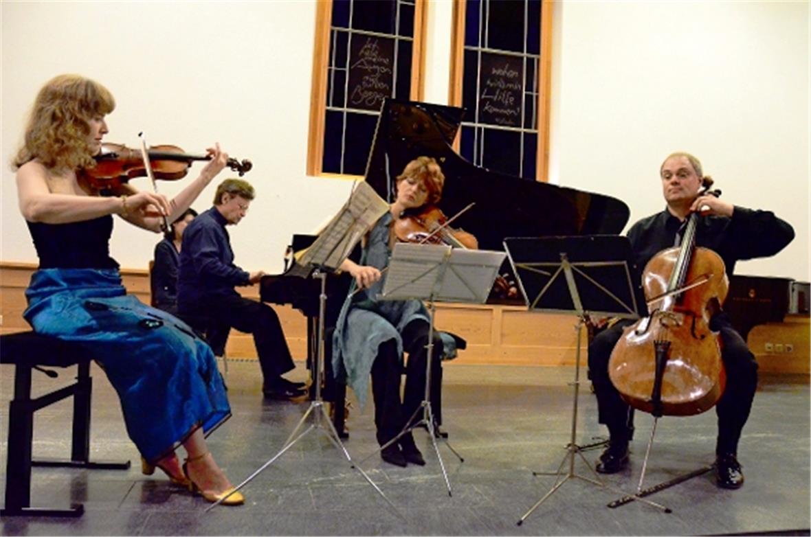 Nora Chastain (Violine), Silvia Simionescu (Viola), Troels Svane (Violoncello) u...