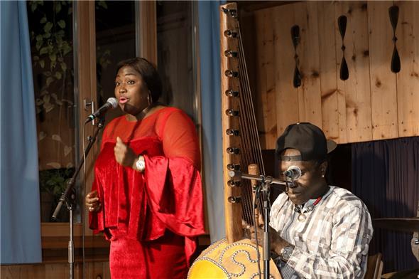 Noumoucounda an der Kora und Sakhodougou-Gesang im Hirsch-Ku Erlenbach