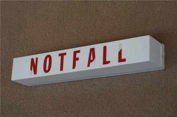 Nur ein paar «Lackschäden» oder ist das Spital Zweisimmen selbst bereits ein Notfall? Fünf Grossräte aus der Region beklagen einen «maroden Zustand».