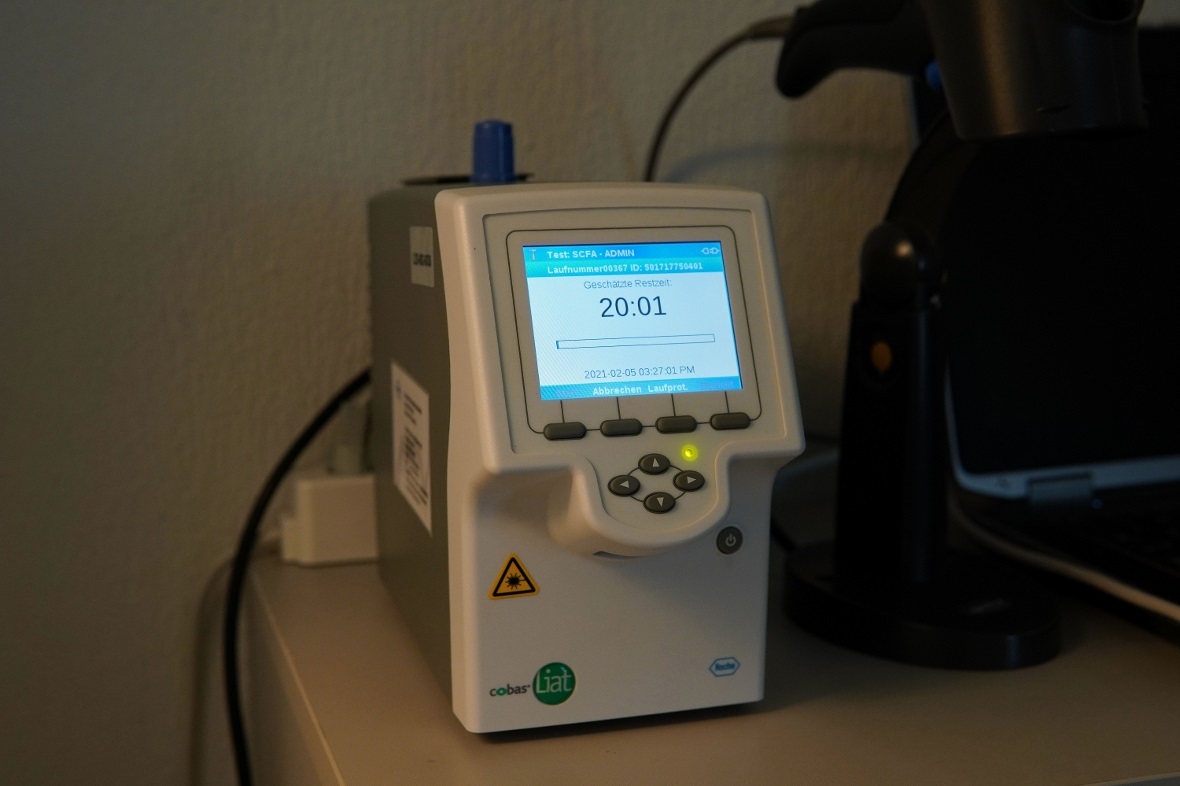 Nur wenig länger als 20 Minuten benötigt das kleine PCR-Testgerät, um eine Probe...