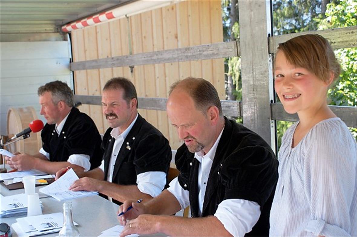 OK-Mitglieder, Res Brügger, Thomas Balmer und Arthur Hiltbrand mit Tochter Linda...