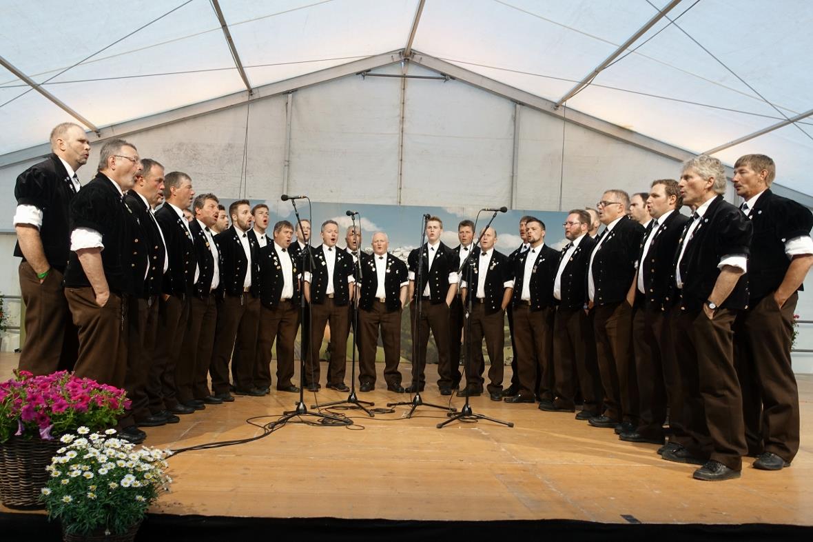 OK-Präsident Bärtel Moor (vorne links) liess es sich trotz immensem Pensum nicht...