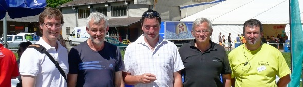 OK-Präsident Bruno Kohli (ganz rechts) begrüsste unter den Ehrengästen Regierungsstatthalter Michael Teuscher, Gemeindepräsident Fritz Perren, Grossrat Thomas Knutti und Hans Neuenschwander, Präsident der Lenk Simmental-Tourismus AG (von links nach rechts)