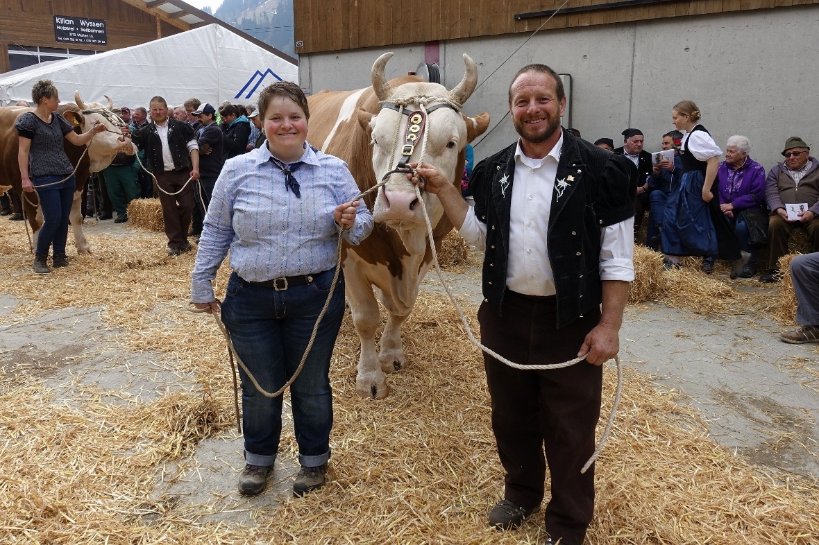 OK-Präsident Edwin Griessen liess es sich nicht nehmen, zusammen mit seiner Toch...