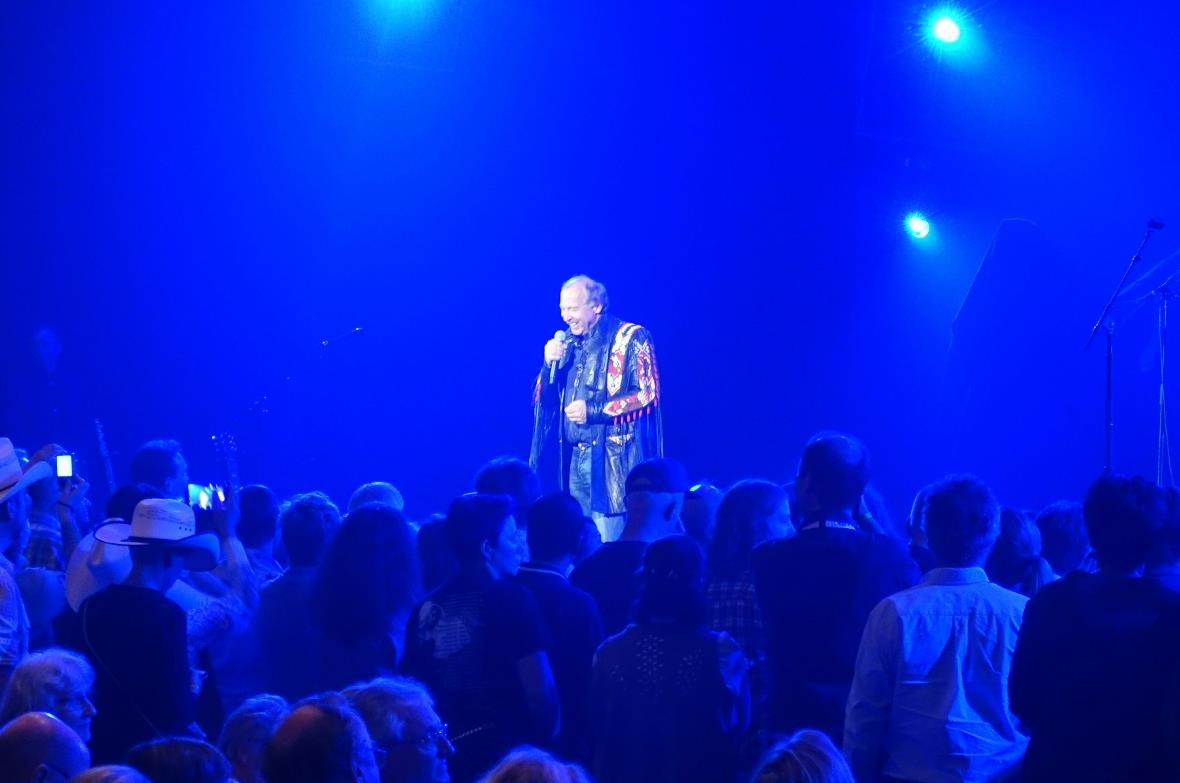 OK-Präsident Marcel Bach dankte den Auftretenden und dem Publikum für die Treue ...