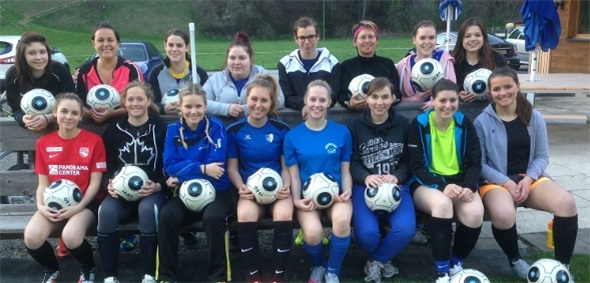 Oben: Fabienne Wenger, Karin Hostettler, Melanie Wittwer, Anastasia Stucki, Jasmin Richener, Michelle Hüsser, Sabrina Uebersax, Melanie Stryffeler. Vorne.: Elena Luginbühl, Xenia Mani, Sibylle Hiltbrand, Selin Siegenthaler, Tamara Moser, Regina Stucki, Michelle Schütz, Vanessa Wyss. Es fehlen: Lara Luginbühl, Linda Barmettler, Iren Fankhauser, Norina Zmoos, Patricia Berchtold, Nadia Minnig, Nadine Hiltbrand, Nadja Eschler, Lisa Gerber, Leonie Wiedmer.