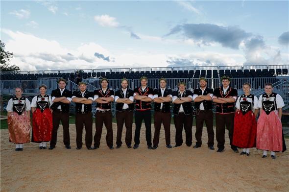 Oberländer Schwinger mit Kranz: Urs Meier, Erlenbach i.S., Patrick Gobeli, Oey, Leandro  Nägeli, Hasliberg, Adrian Klossner, Horboden, Reto  Thöni, Meiringen, Dominic Annen, Gstaad, Josias Wittwer, Frutigen, Florian Aellen, Adelboden, Paxton Grass, Brienz.