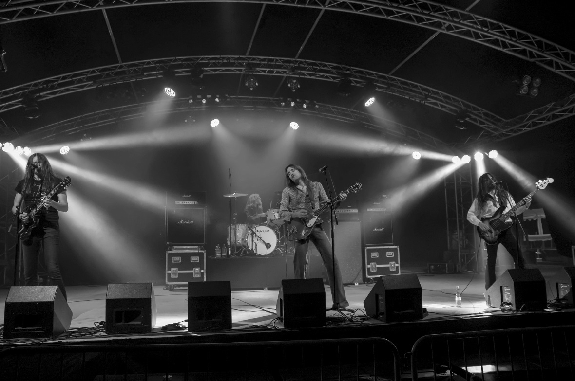 Obwohl 12 Stunden Busfahrt hinter den Spaniern lag merkte man bei «77 seventy-se...