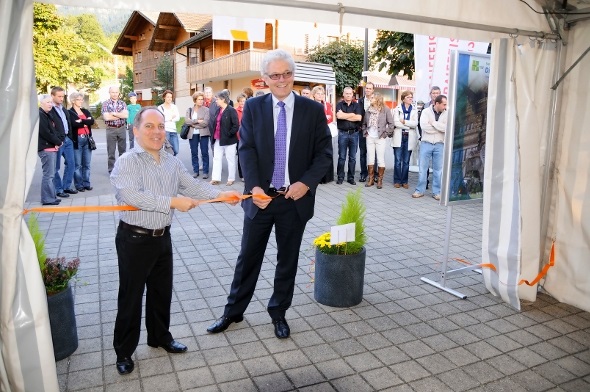 Offizielle Eröffnung der Gewerbeausstellung durch OK-Präsident Adrian Mani und den Berner KMU-Direktor Christoph Erb.