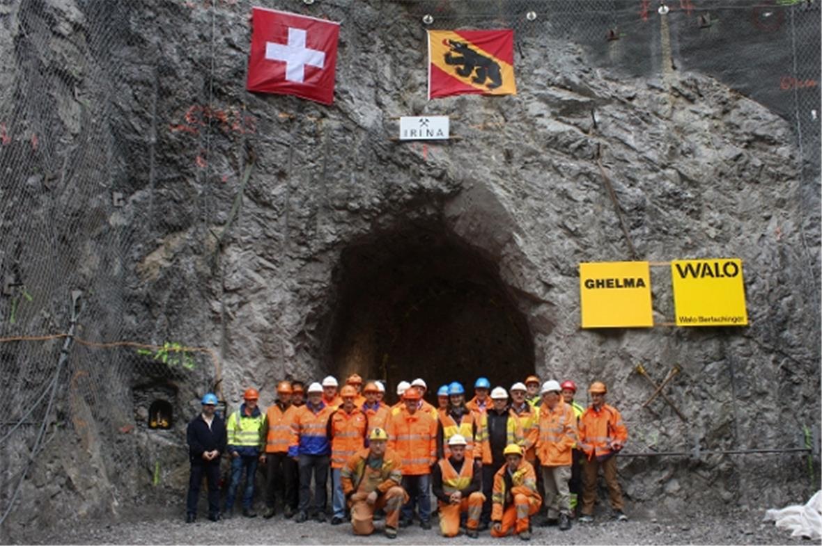 Offizieller Startschuss zum Stollenvortrieb: Tunnelbauer, Ingenieure und andere ...