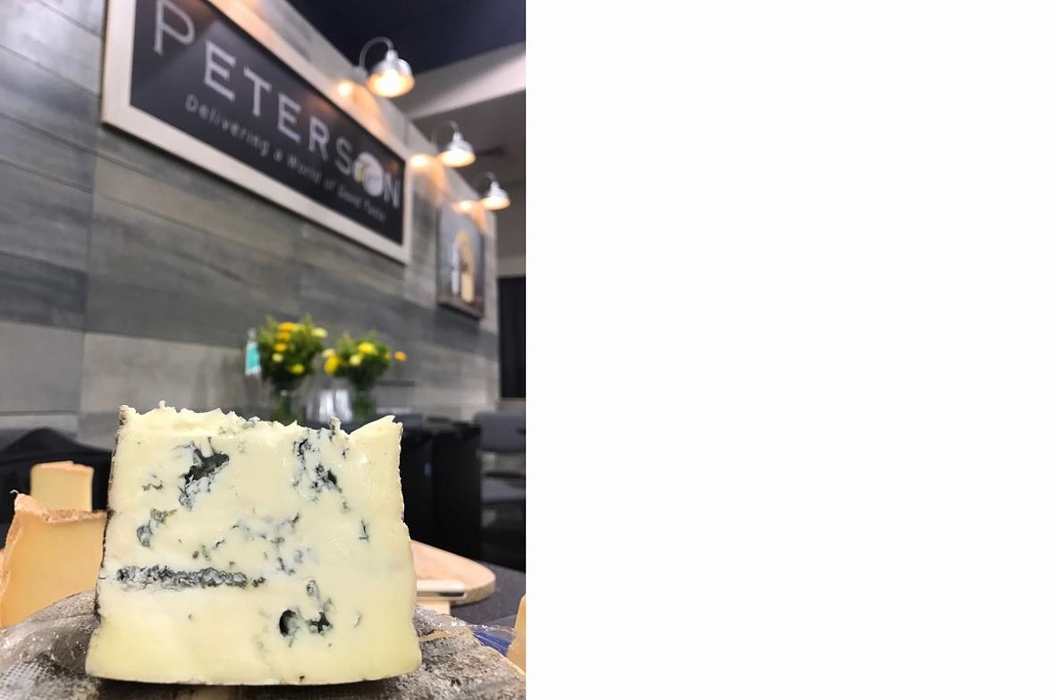 Ohne Revolver hat es der Lenker Berg Bleu durch den Wilden Westen geschafft. Bei Peterson in Seattle ist die Lenker Käsespezialität für den Nordwesten der USA zusammen mit 169 anderen Blauschimmelkäse gelistet.