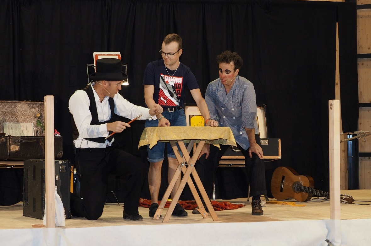 Oleg und Gilbert bezogen ihr Publikum mit in die Vorführung ein.