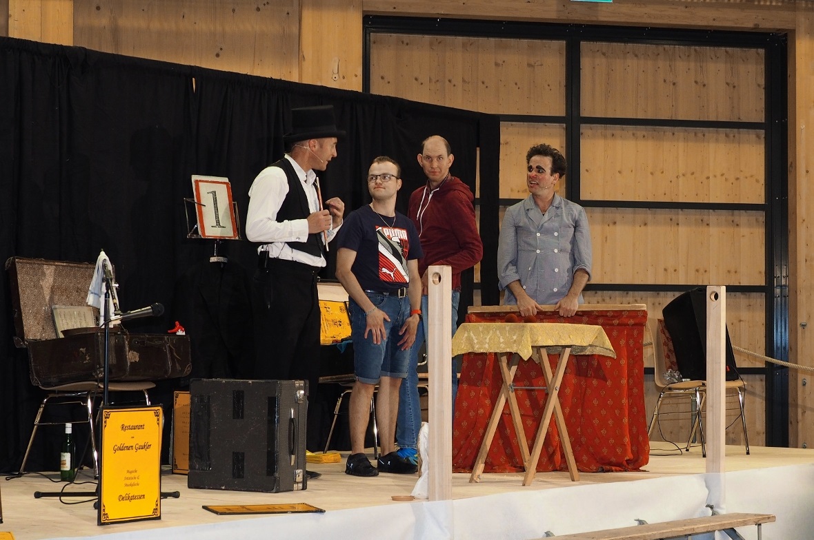 Oleg und Gilbert bezogen ihr Publikum mit in die Vorführung ein.