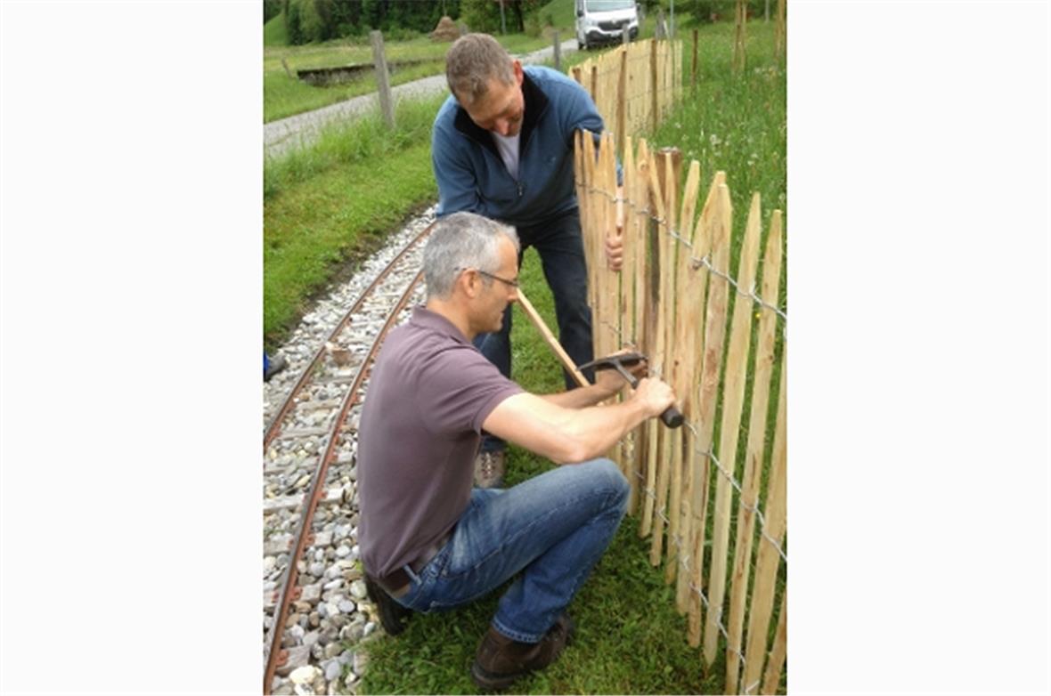 Oliver Kuhnen und Albi Kruker fixieren das Ganze.