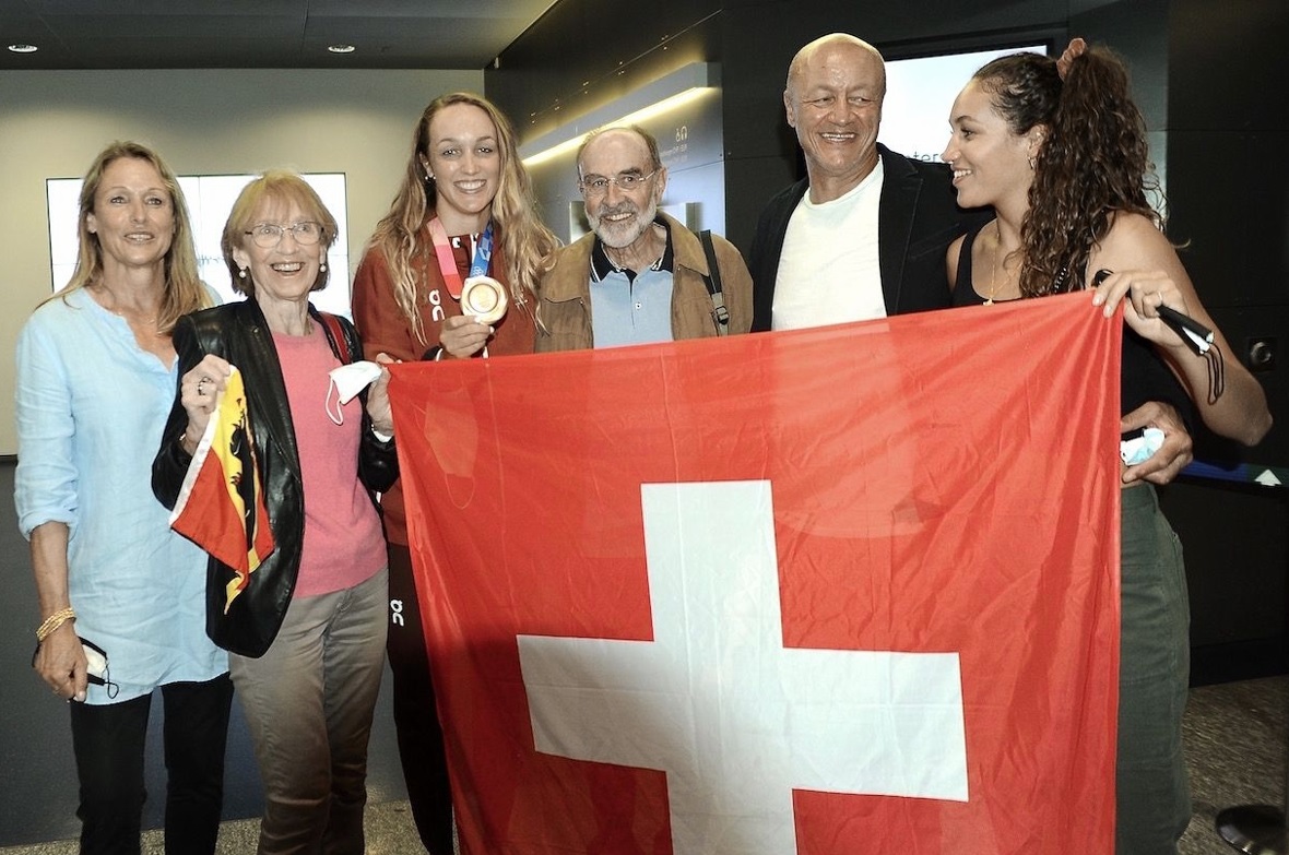Olympia-Medaillengewinnerin Anouk Vergé-Dépré wurde von ihrer Familie in der Sch...