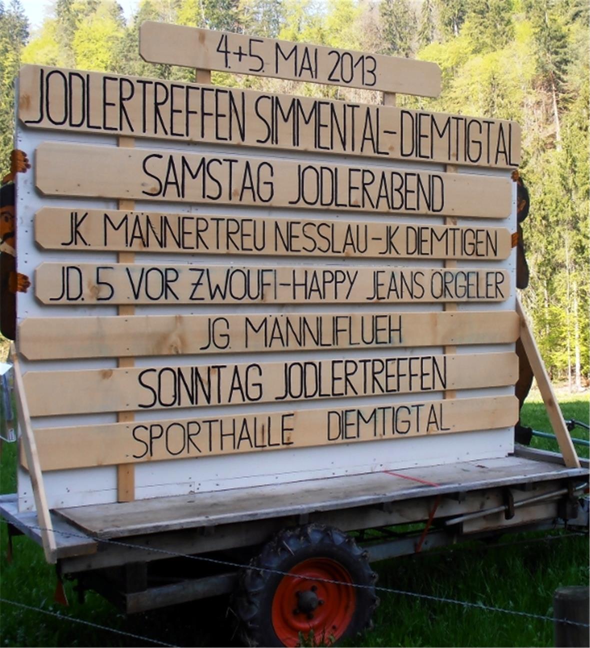 Originelle Hinweistafel eingangs Diemtigtal.