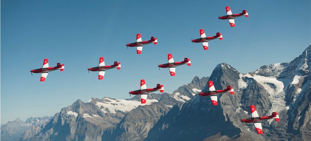 PC-7-Team in Formation