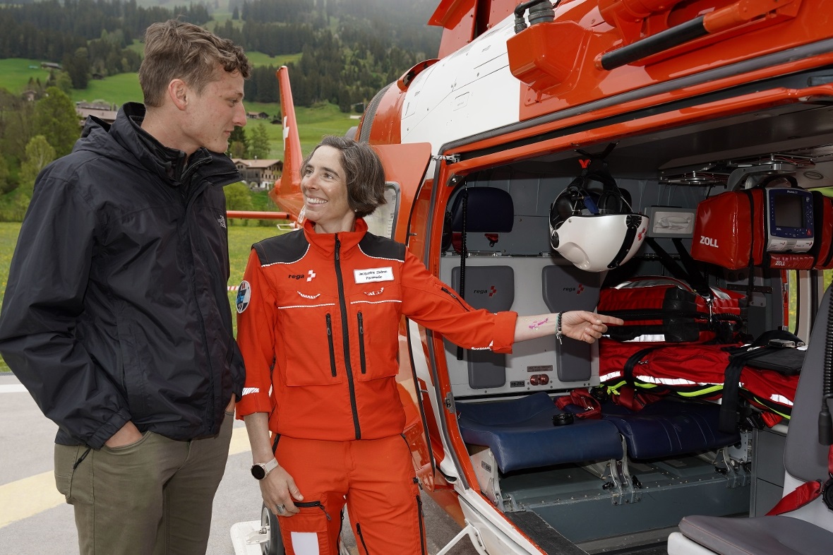 Paramedic Jaqueline Zbären aus Lauenen ist auf der Basis Zweisimmen im Einsatz u...