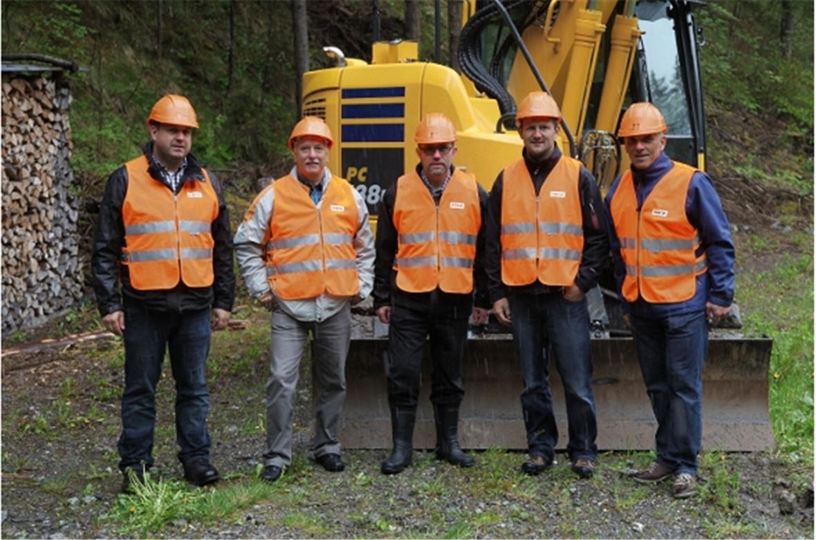 Patrick Manz, Projektleiter KW Fermelbach, Hans Bodenmann, Leiter Baukommission Gemeinde St. Stephan, Albin Buchs, Gemeindepräsident von St. Stephan, Patrick Aegerter, Gemeinderat St. Stephan, Stephan Bütler, VR-Präsident Fermelkraftwerke AG beim Spatenstich Fermelbach.