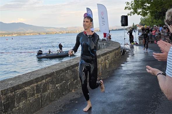 Patrick Zürcher aus Latterbach als Einzelathlet an seinem 10. Inferno-Triathlon nach dem Schwimmen, auf dem Bike und zu Fuss unterwegs.