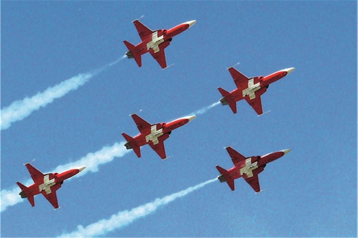 Patrouille Suisse über St. Stephan.