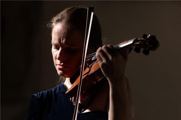 Perfekt aufeinander abgestimmt spielten Julia Fischer (Violine) und Yulianna Avdeeva (Piano) in der reformierten Kirche Zweisimmen.