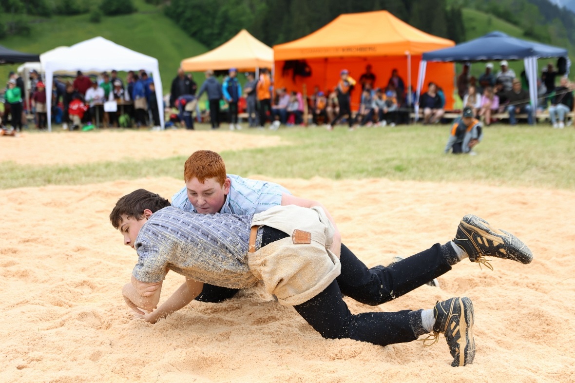 Peter Aegerter  (2010) von der Lenk stand dem Wiler Kilian Regazzoni (2010) gege...