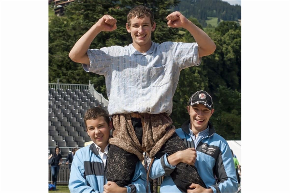 Peter Beer aus Bächlen im Diemtigtal, Sieger JG 1999–2000 und Festssieger am Oberländischen Nachwuchsschwingertag 2014 in Sigriswil.