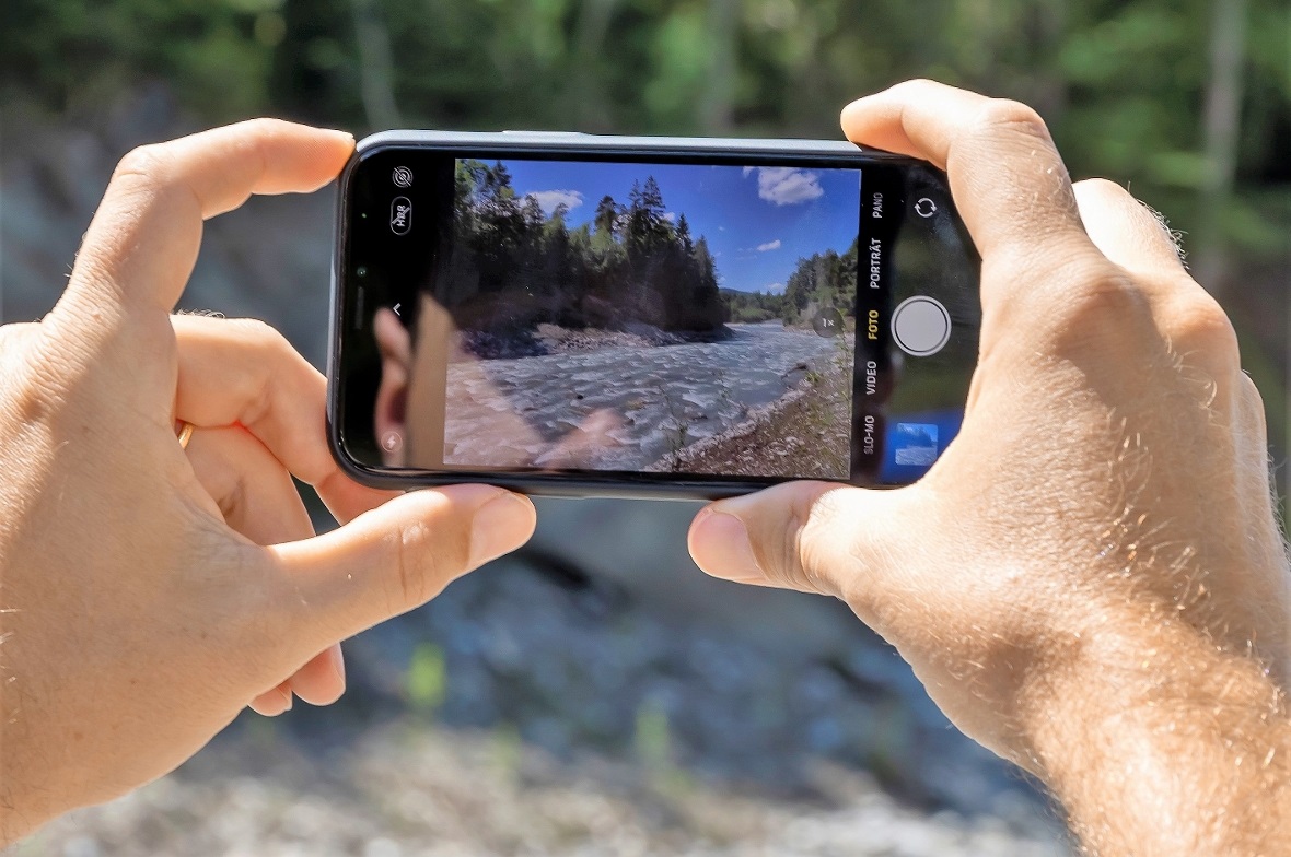 Peter Hofmann, Kissling + Zbinden AG, hält die Revitalisierungsprojekts «Kander ...