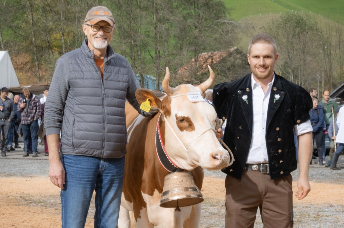 Peter Rothenbühler, die Platzmiss 2024 «Madonna» und Reto Werren (vlnr).